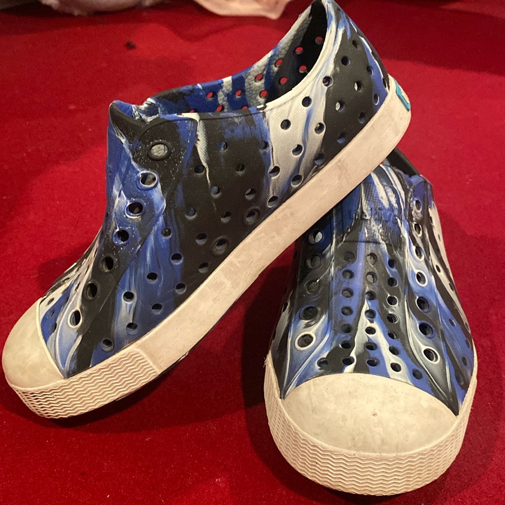 Native blue/black/white 11